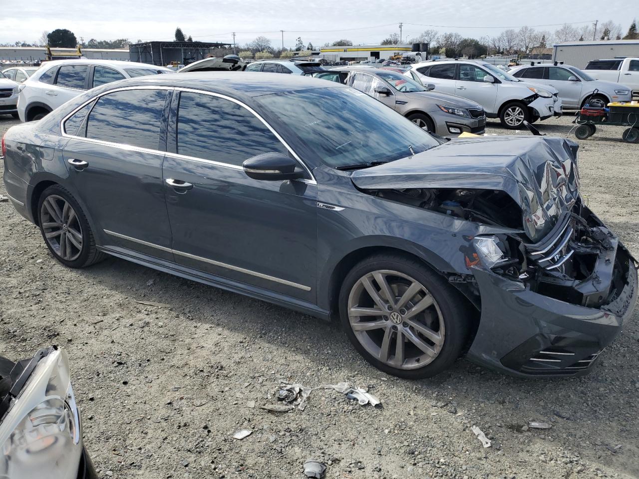 2017 Volkswagen Passat - Image 4