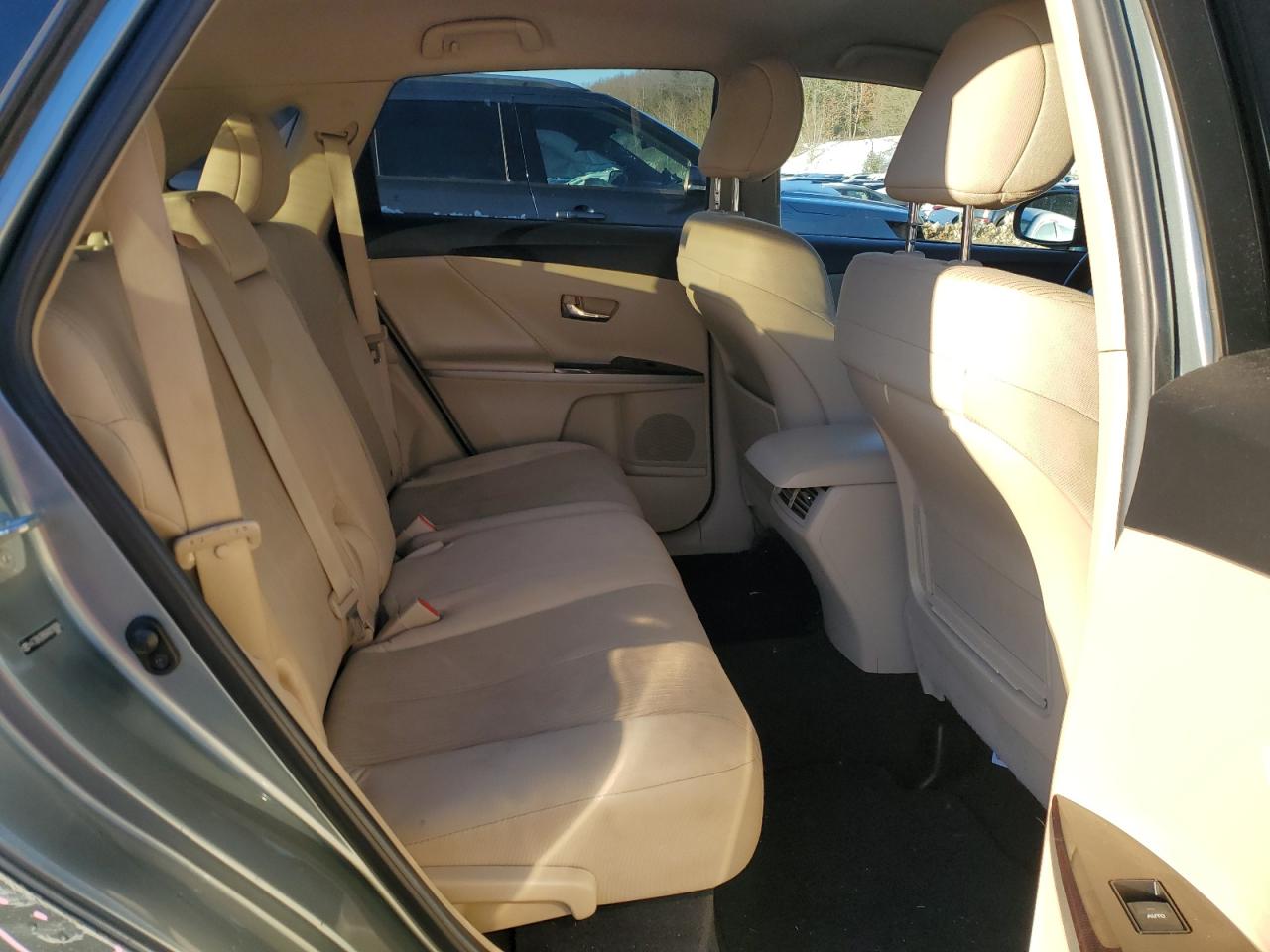 2010 Toyota Venza - Image 11