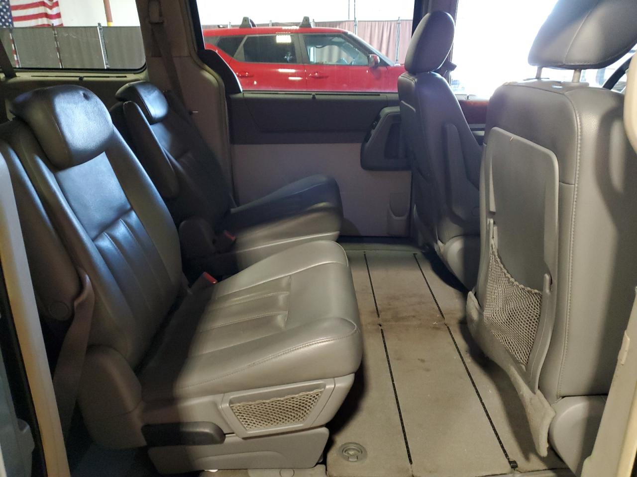 2009 Chrysler Town & Country - Image 11