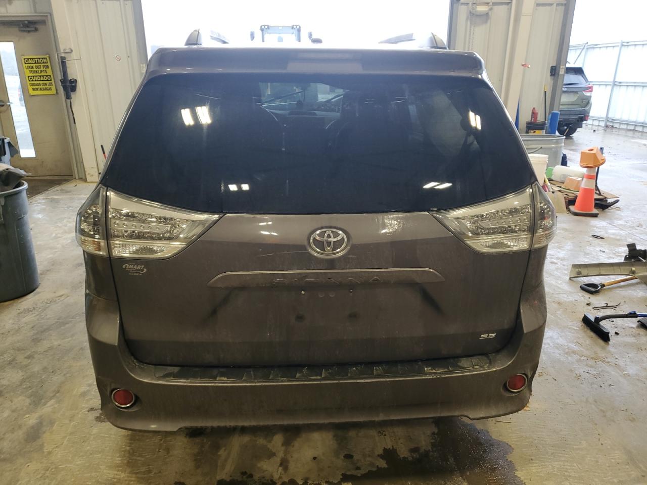 2011 Toyota Sienna - Image 6