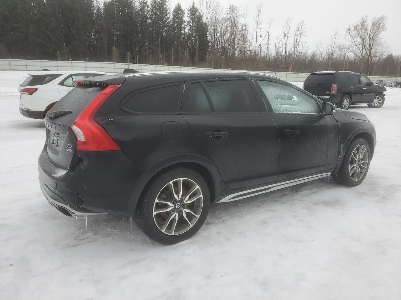 2017 Volvo V60 - Image 3