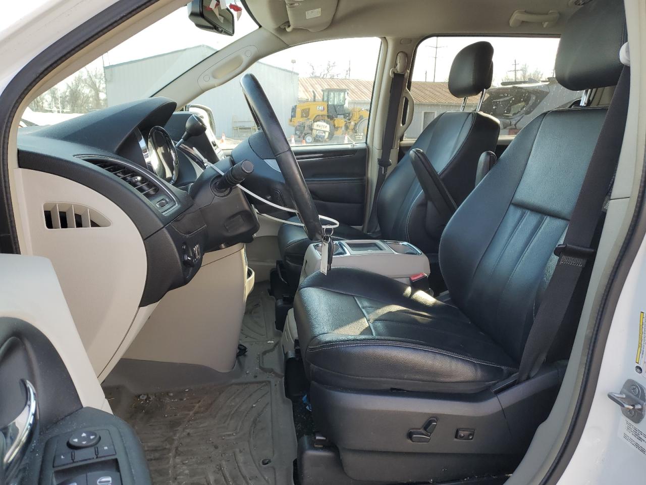 2014 Chrysler Town & Country - Image 7