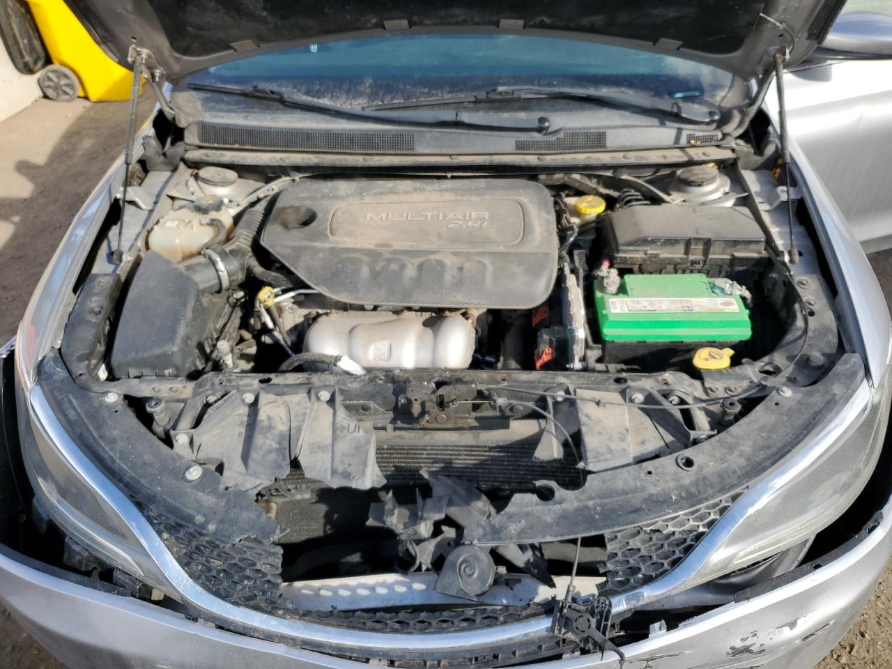 2016 Chrysler 200 - Image 11