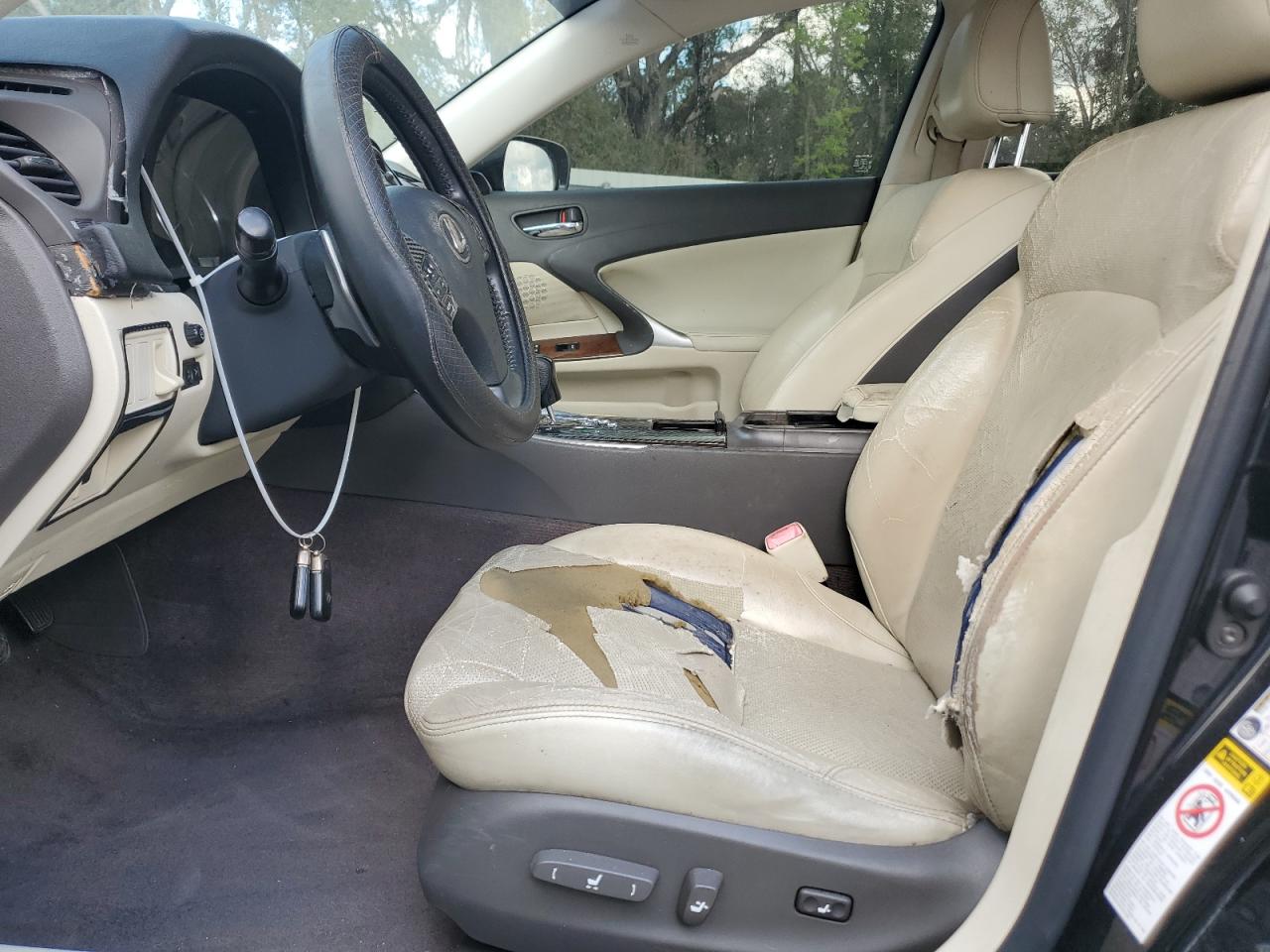 2011 Lexus IS - Image 7
