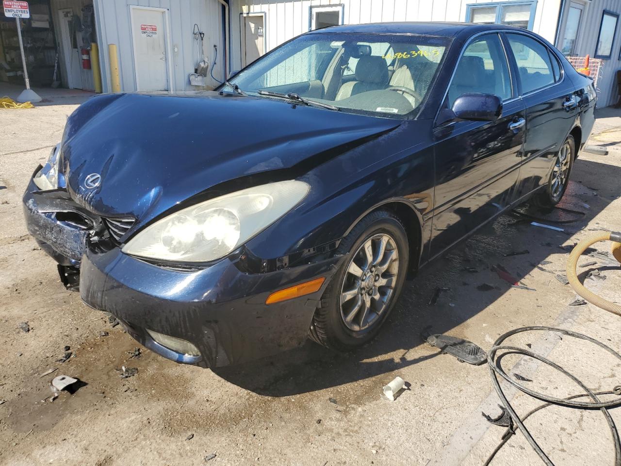 Pekin, IL에서 판매 중인 2003 Lexus Es 300 - Front End