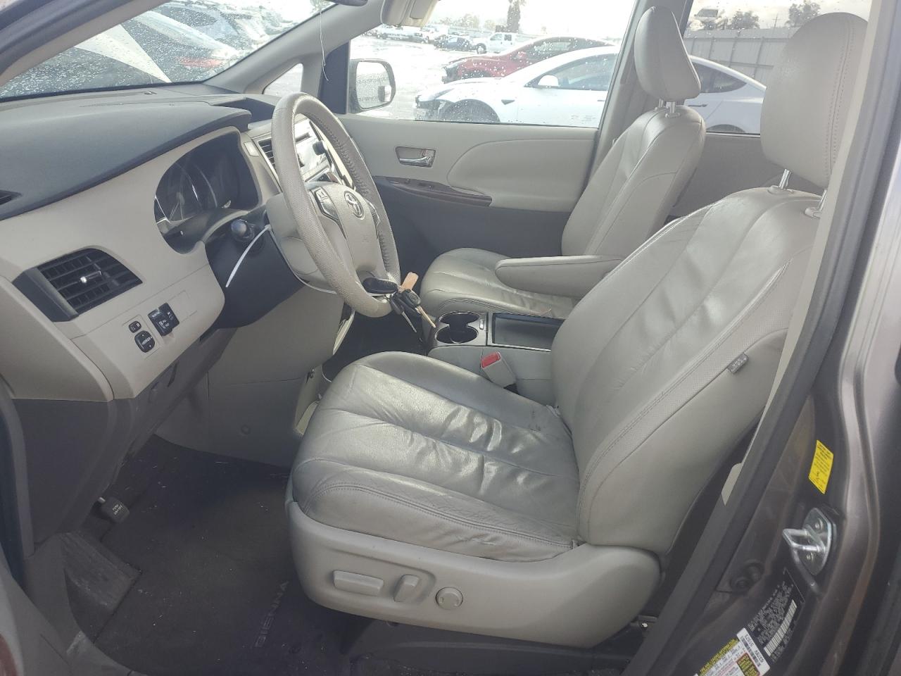 2011 Toyota Sienna - Image 7