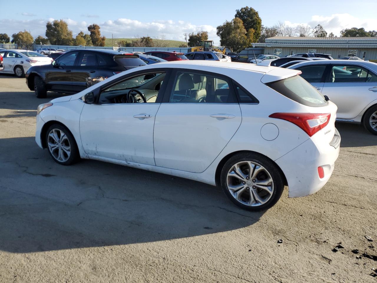 2015 Hyundai Elantra - Image 2