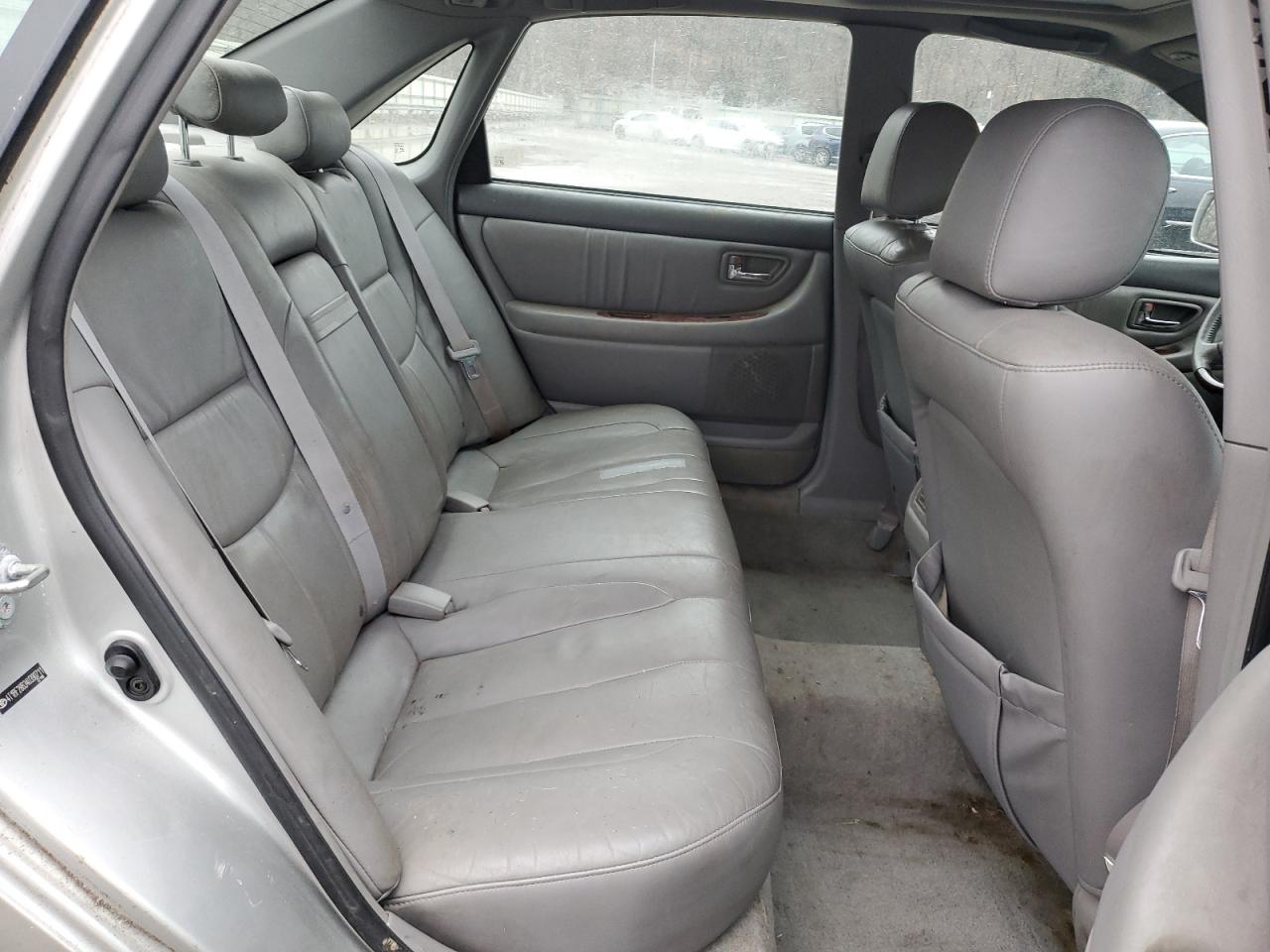 2004 Toyota Avalon - Image 10