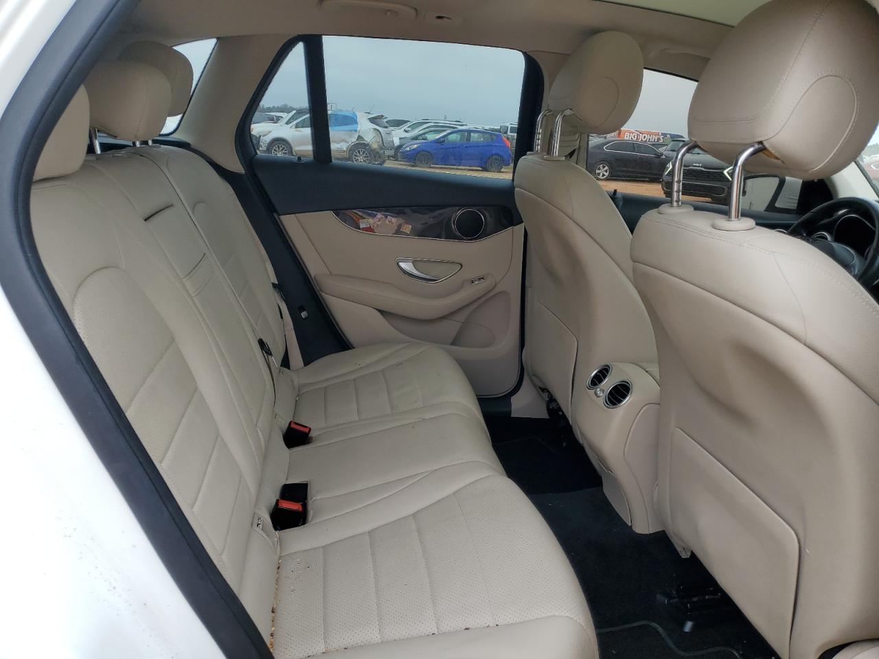 2016 Mercedes-Benz GLC - Image 11