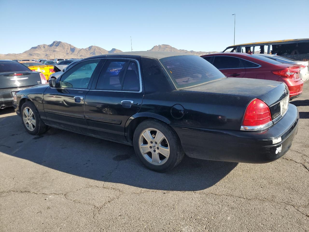 2011 Ford Crown Victoria - Image 2
