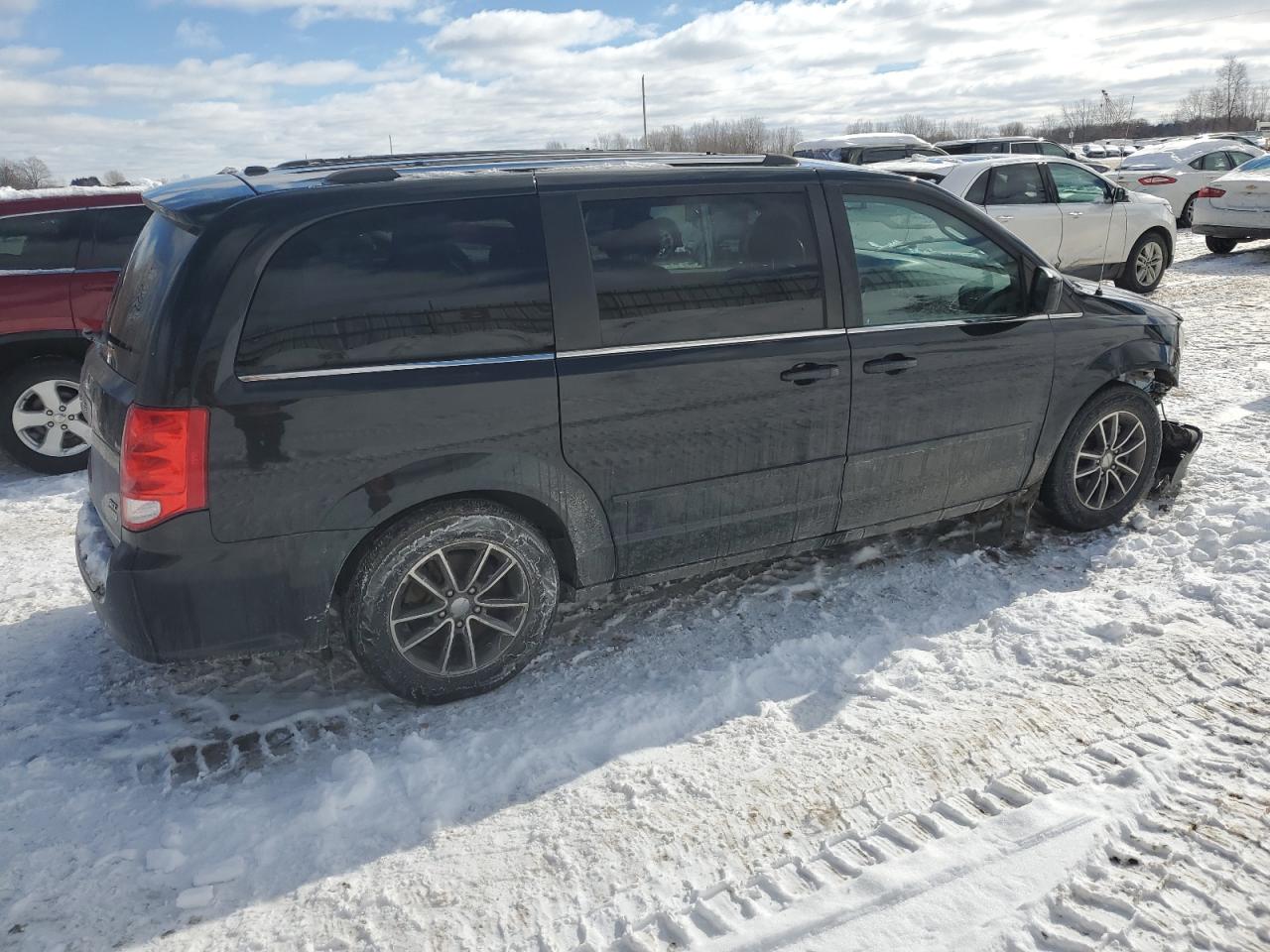2017 Dodge Caravan - Image 3