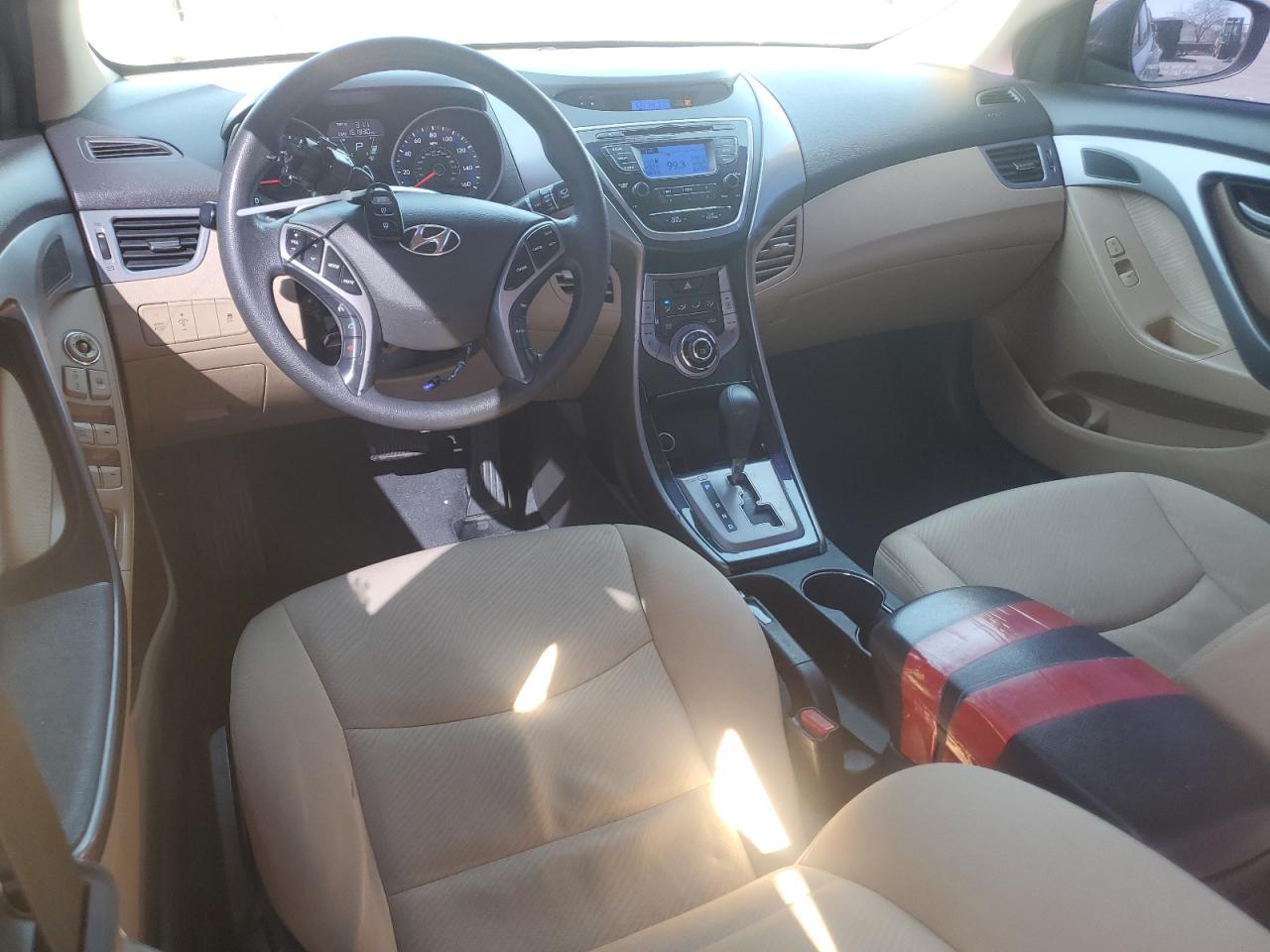 2013 Hyundai Elantra - Image 8