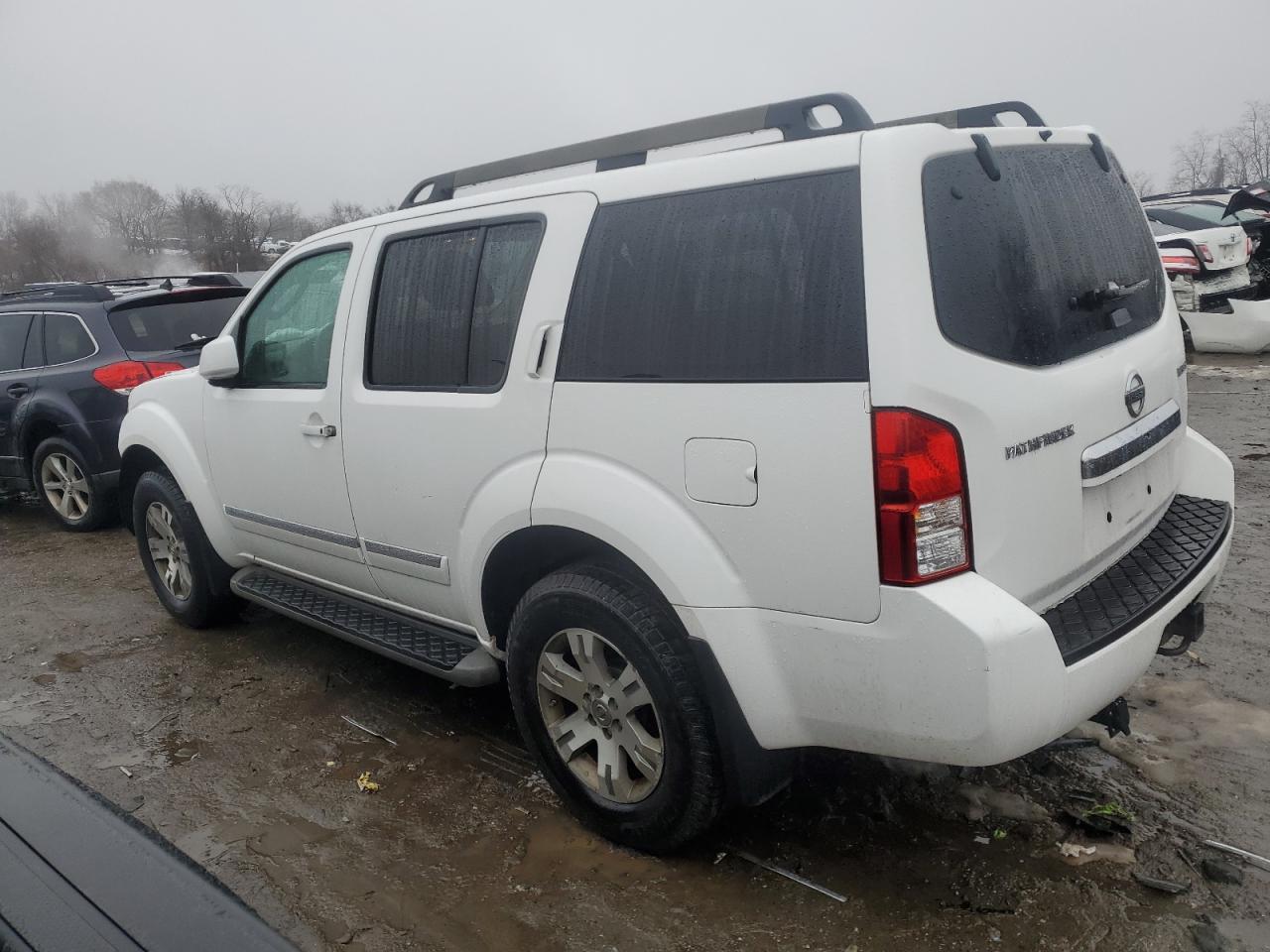 2011 Nissan Pathfinder - Image 2