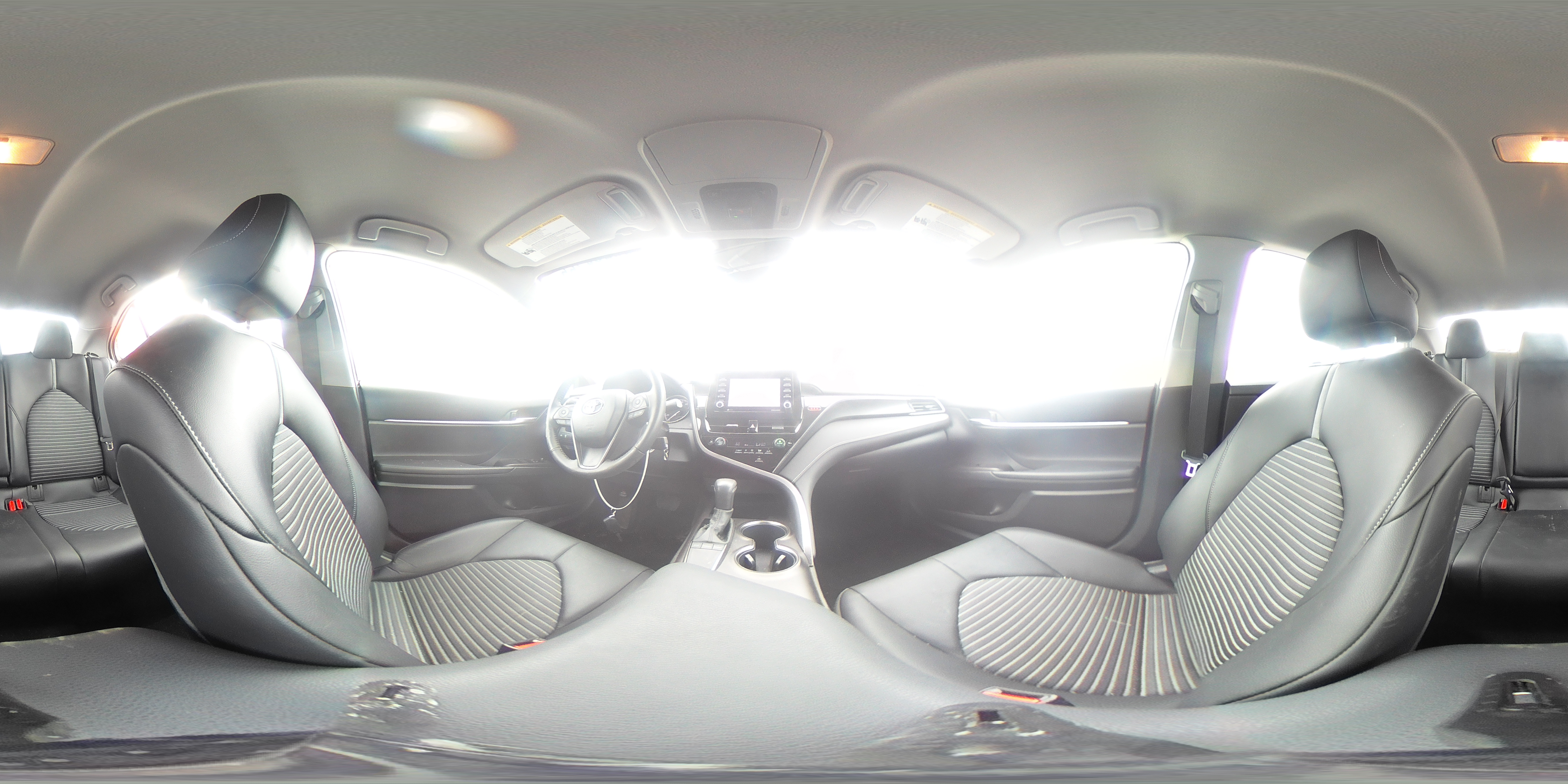 2022 Toyota Camry - Image 13