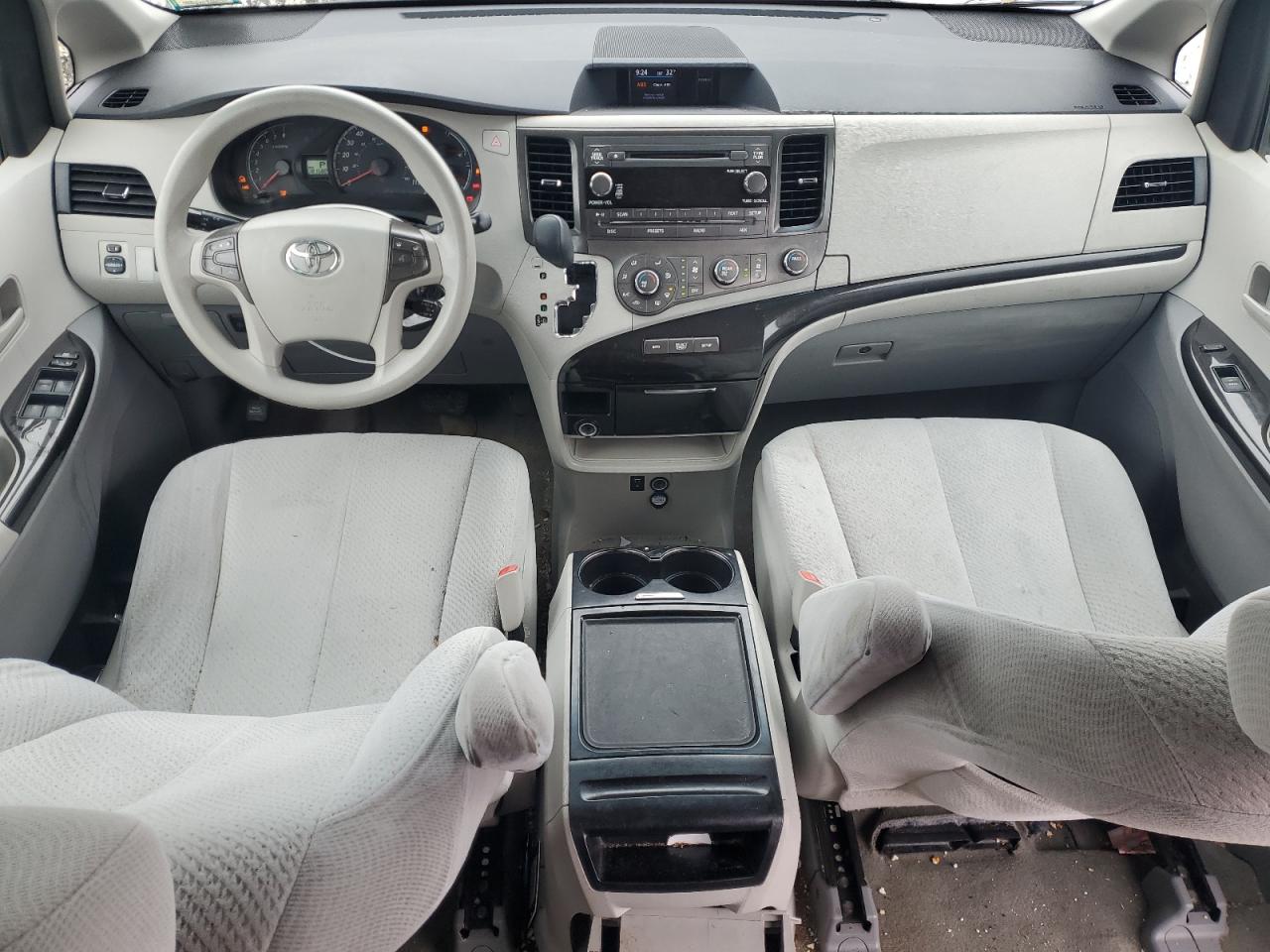 2012 Toyota Sienna - Image 8