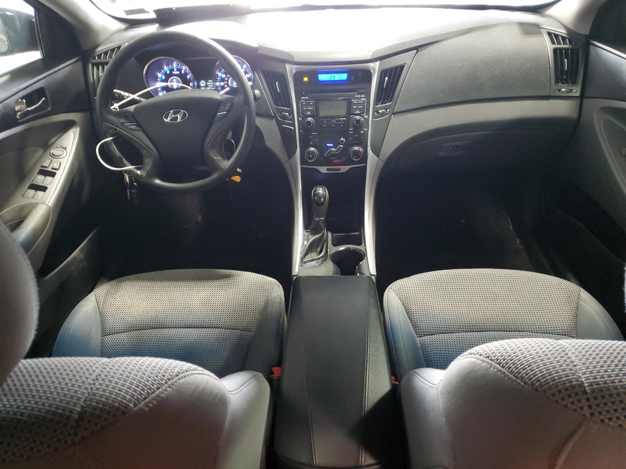 2011 Hyundai Sonata - Image 8