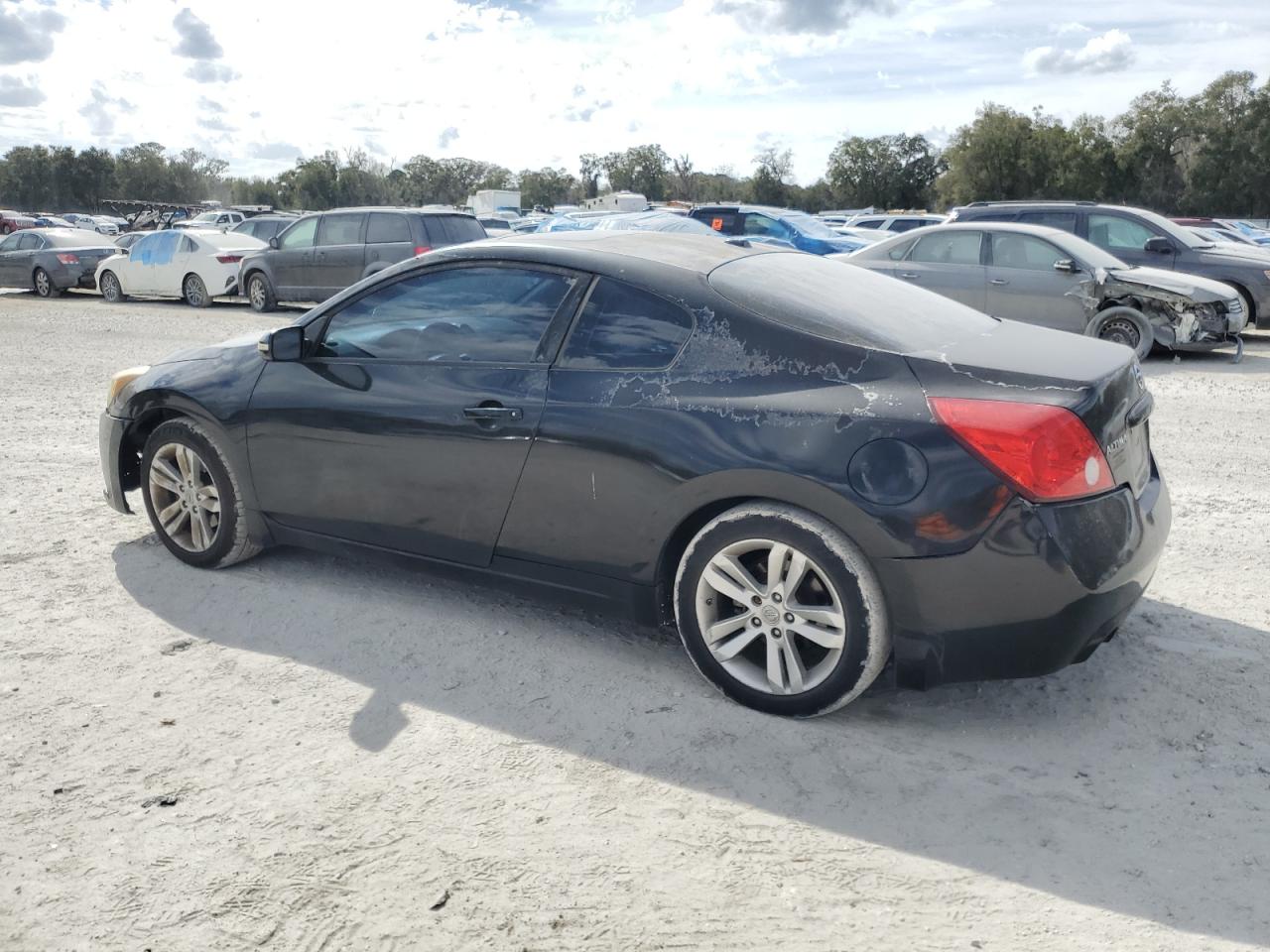 2010 Nissan Altima - Image 2