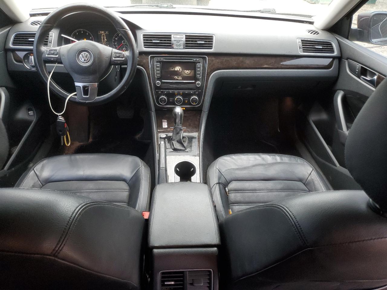 2014 Volkswagen Passat - Image 8