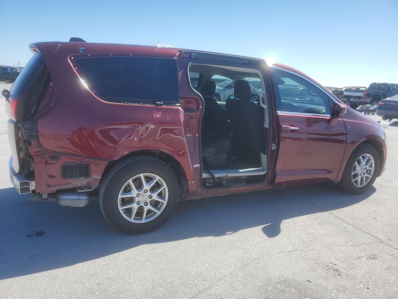 2020 Chrysler Pacifica - Image 3