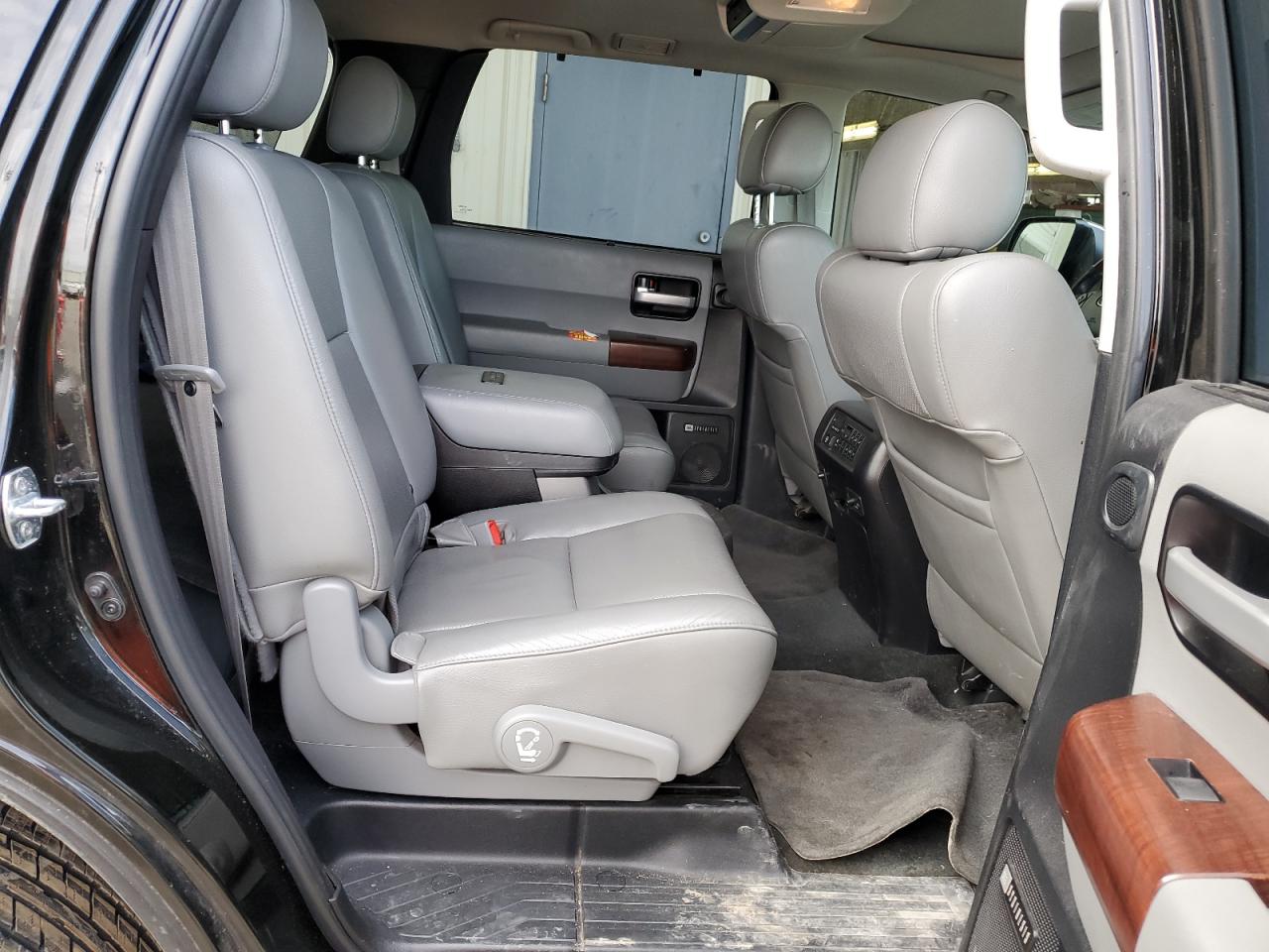 2014 Toyota Sequoia - Image 11