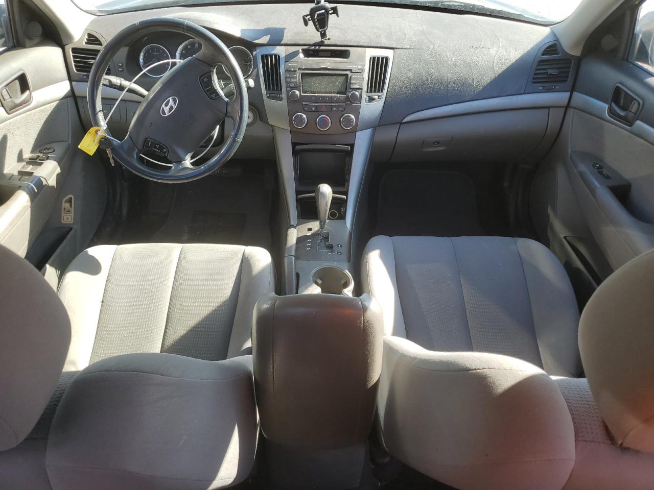 2010 Hyundai Sonata - Image 8