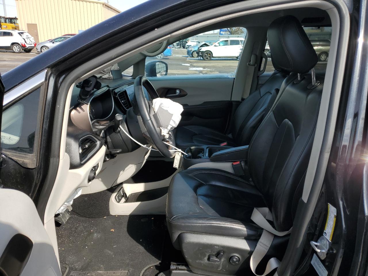 2017 Chrysler Pacifica - Image 7