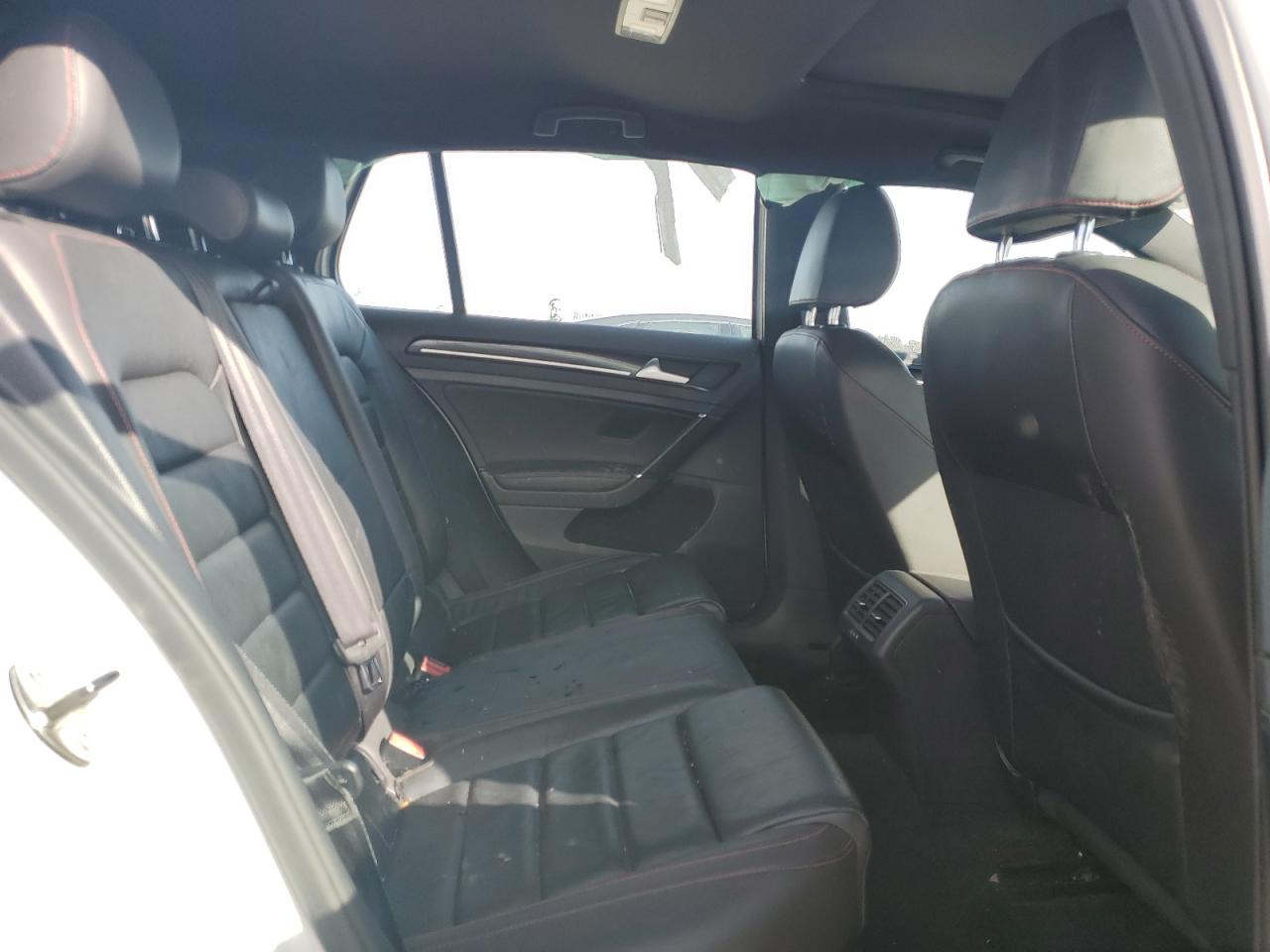 2015 Volkswagen GTI - Image 10