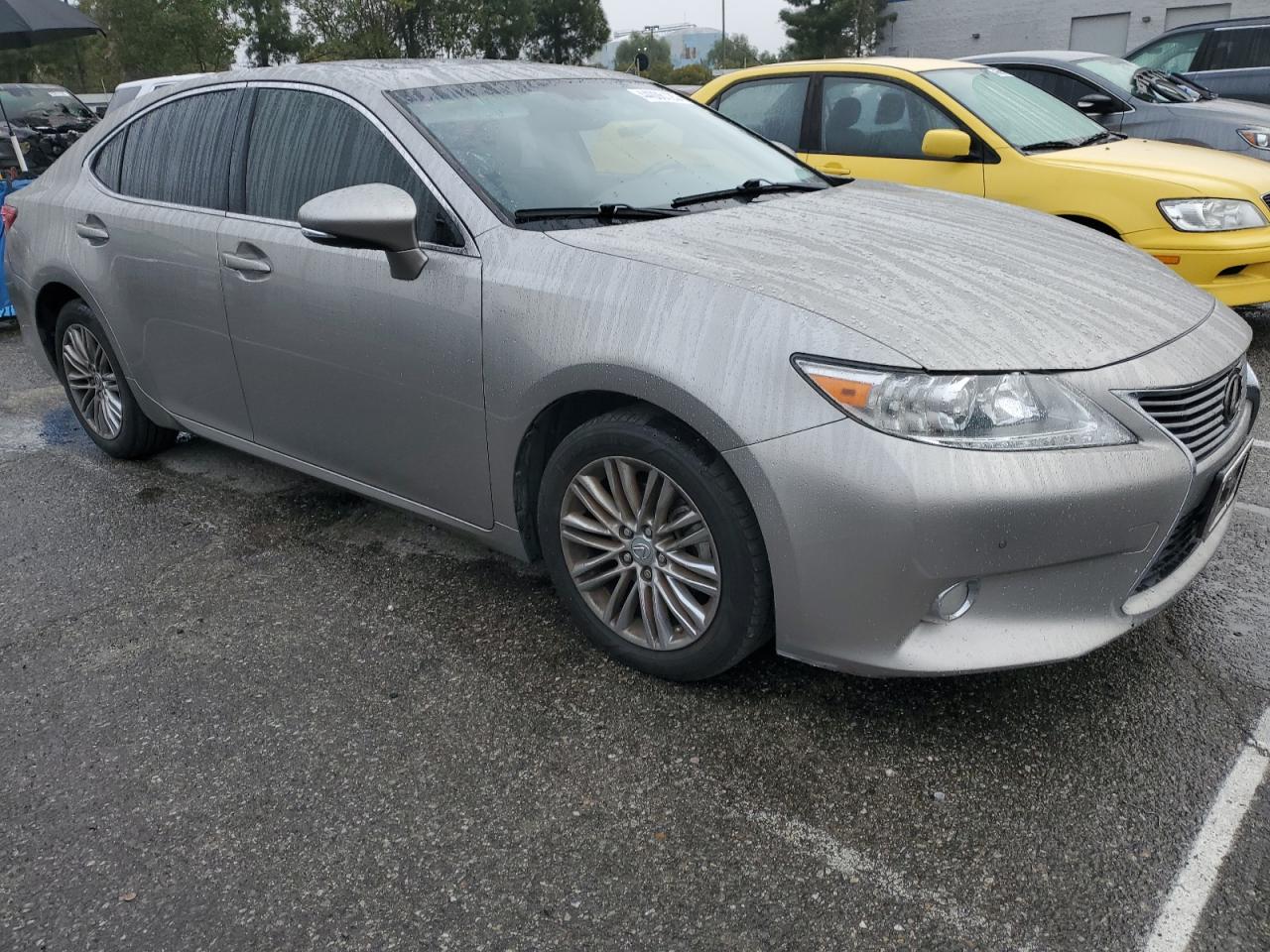 2015 Lexus ES - Image 4