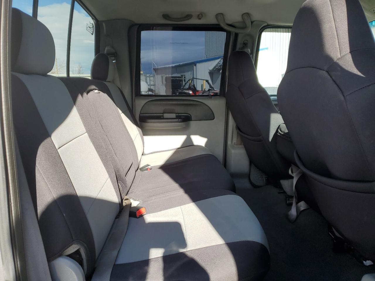 2006 Ford F250 - Image 10