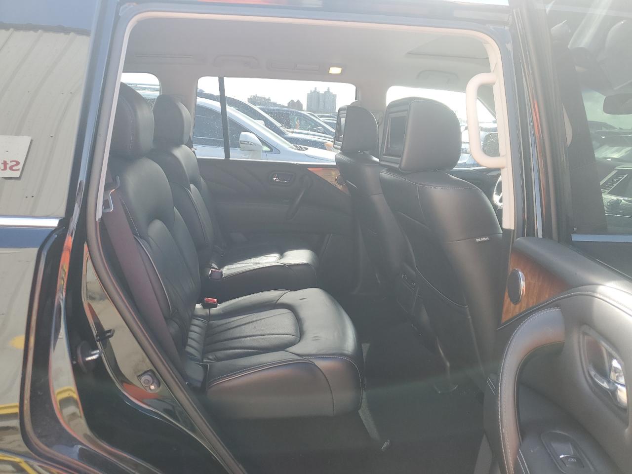2016 Infiniti QX80 - Image 11