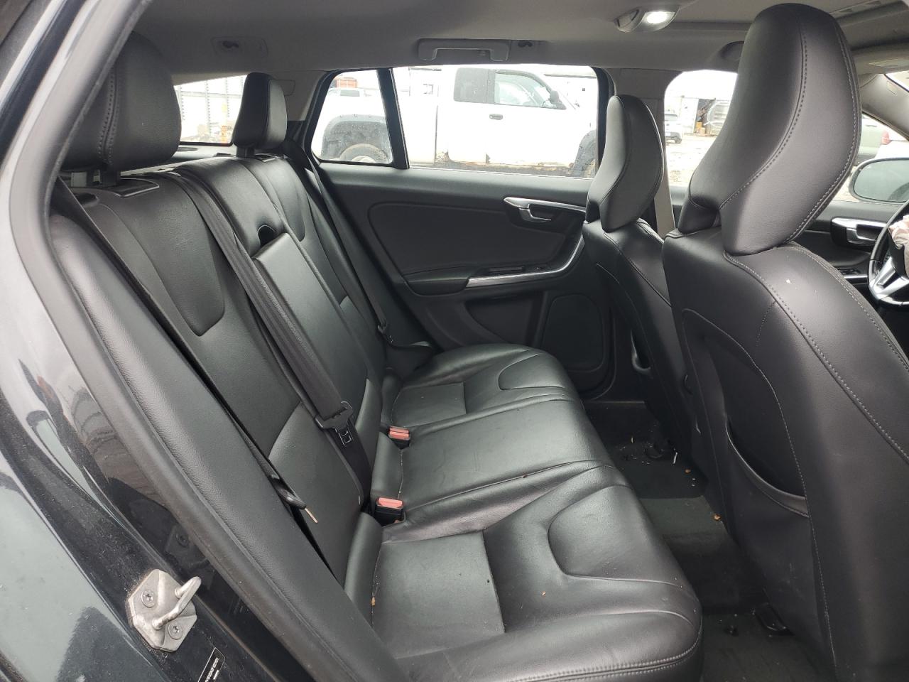 2015 Volvo V60 - Image 11