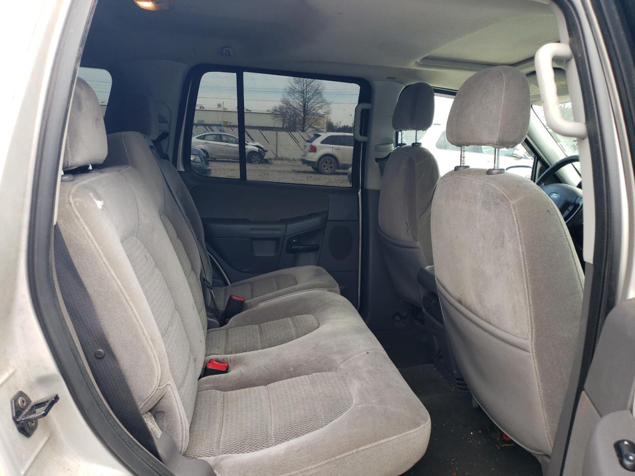 2005 Ford Explorer - Image 11