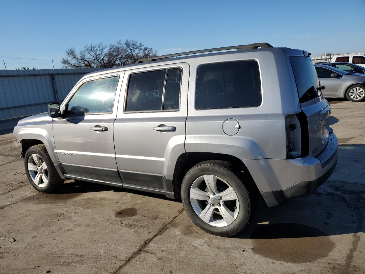 2016 Jeep Liberty (Patriot) - Image 2