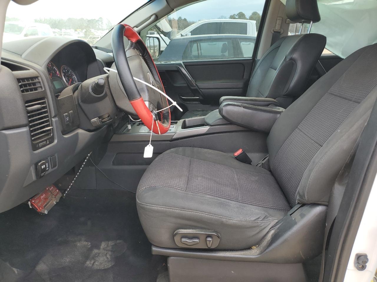 2012 Nissan Titan - Image 7
