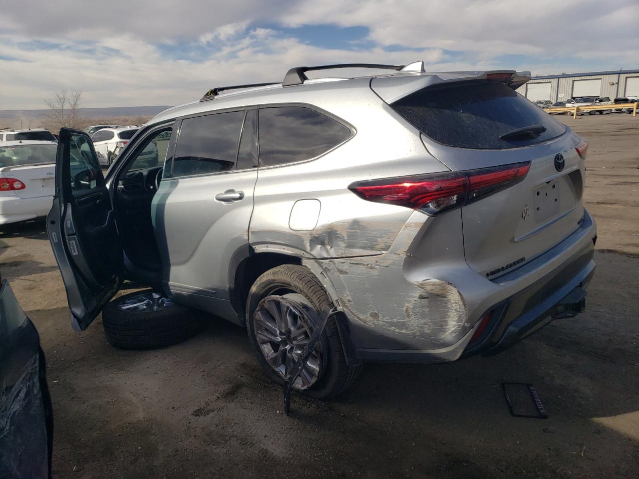 2021 Toyota Highlander - Image 2