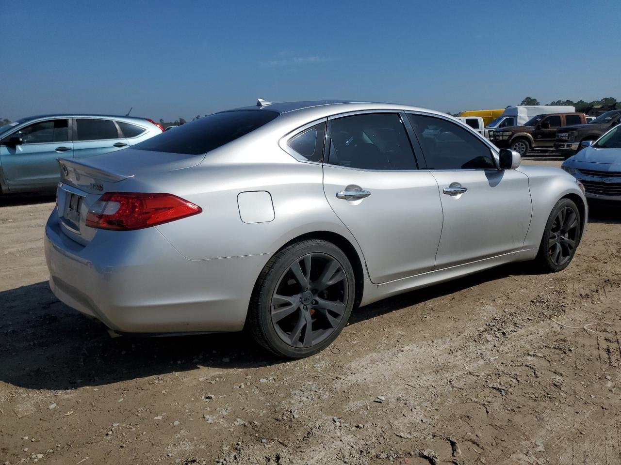 2011 Infiniti M - Image 3