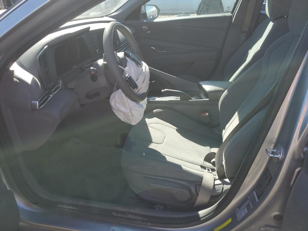 2022 Hyundai Elantra - Image 7