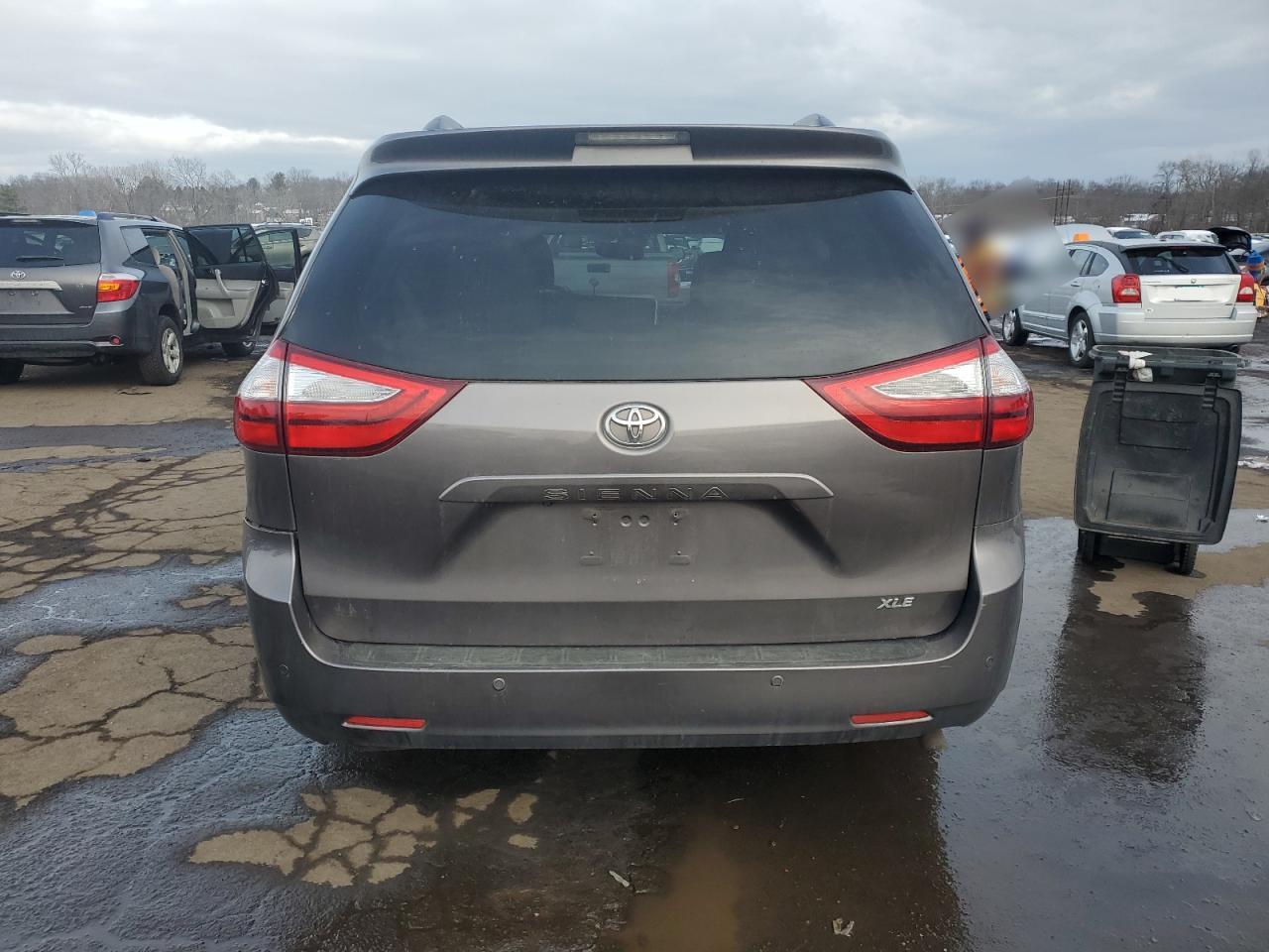 2015 Toyota Sienna - Image 6