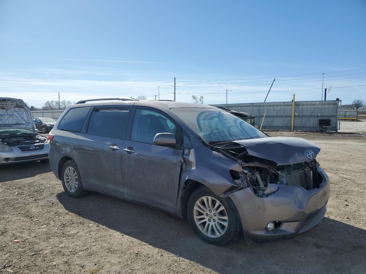 2016 Toyota Sienna - Image 4
