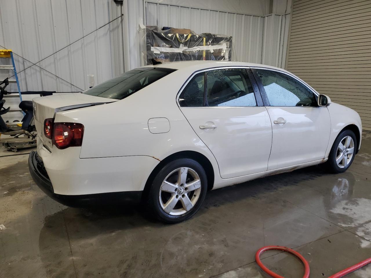 2009 Volkswagen Jetta - Image 3