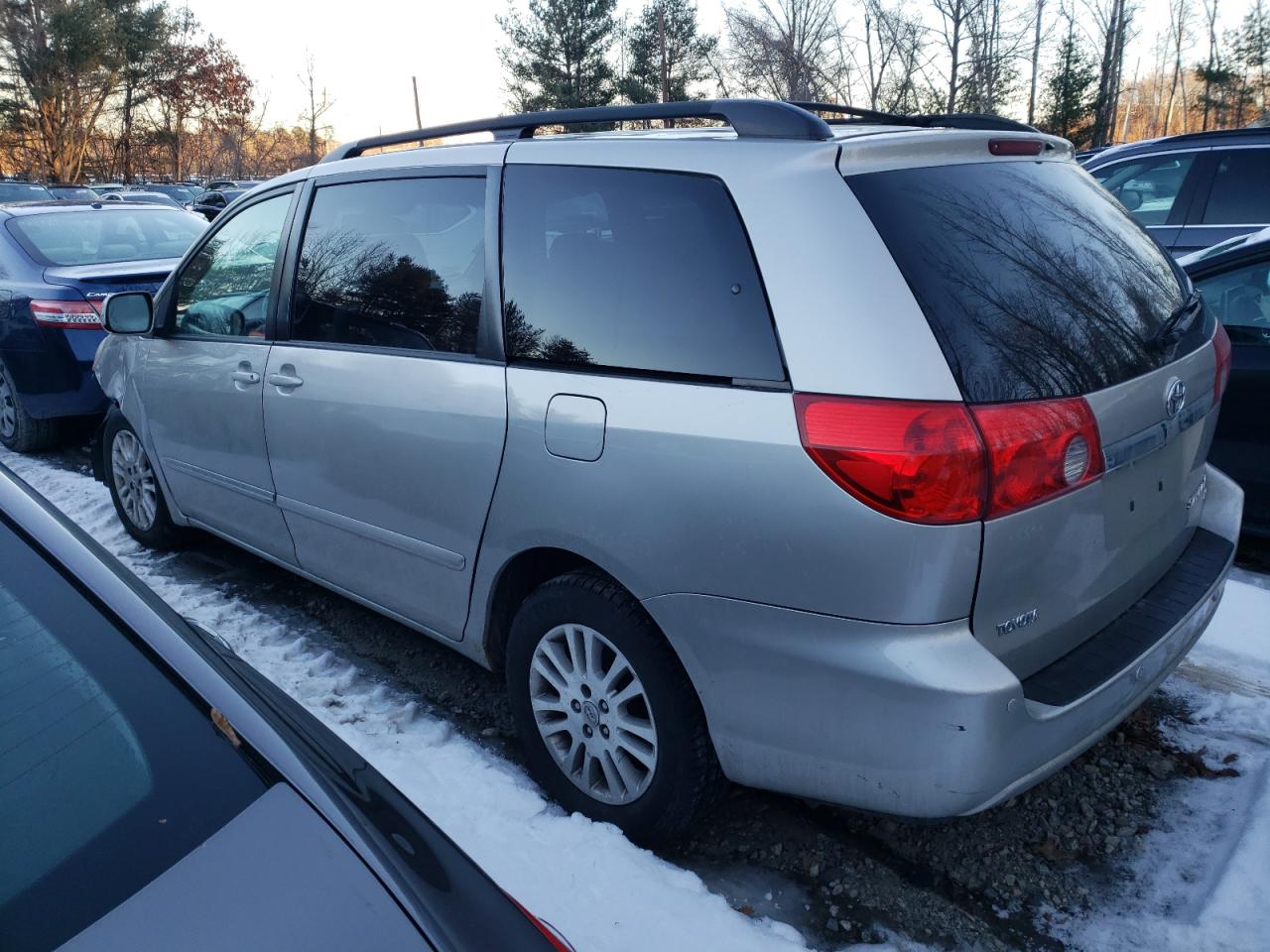2007 Toyota Sienna - Image 2