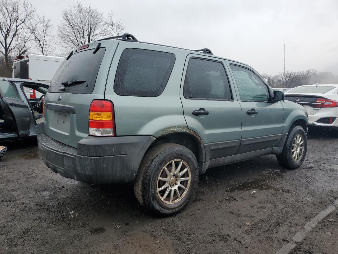 2005 Ford Escape - Image 3