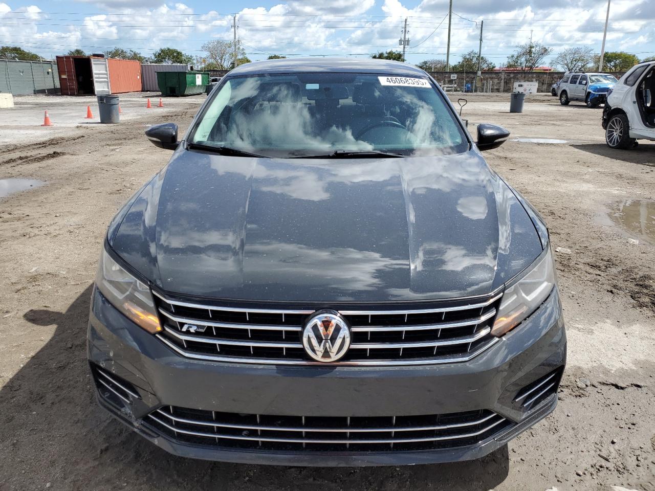 2018 Volkswagen Passat - Image 5