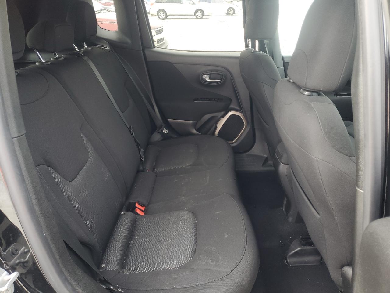 2017 Jeep Renegade - Image 10