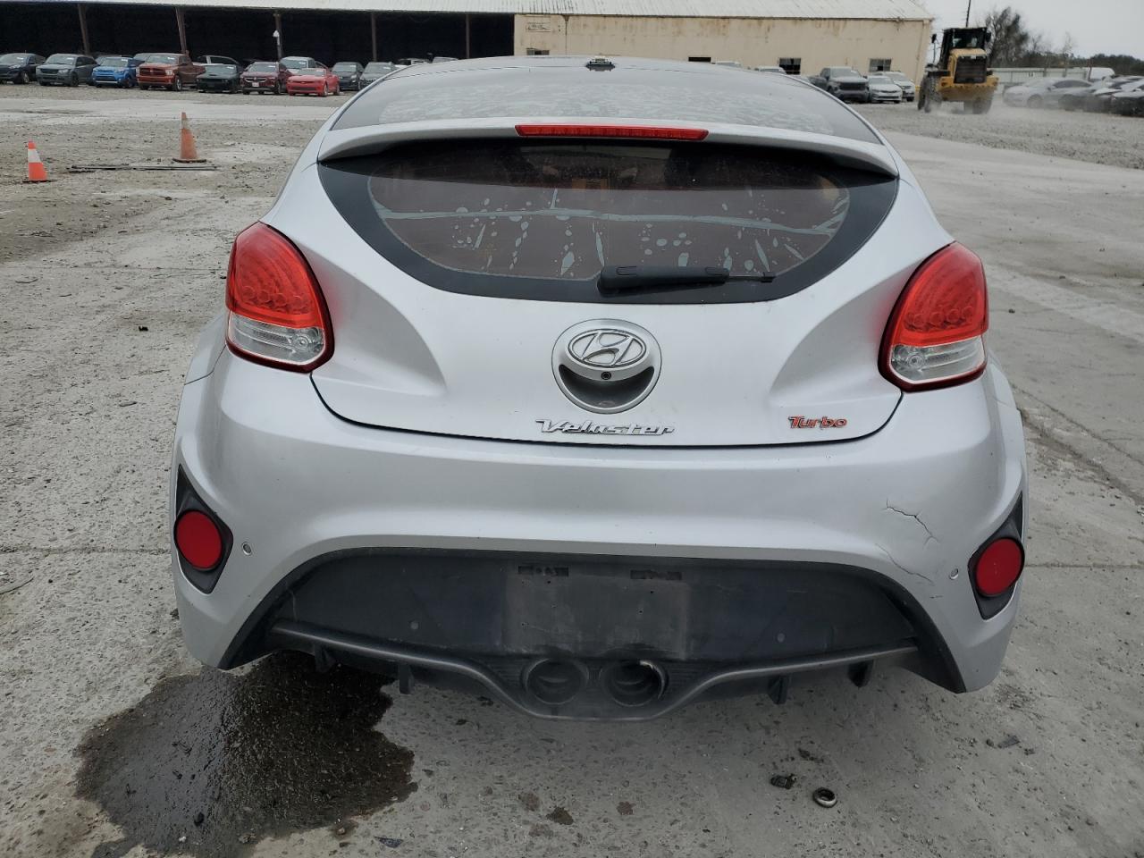 2013 Hyundai Veloster - Image 6