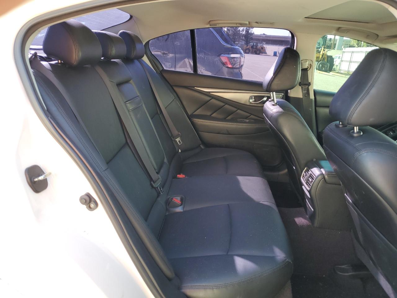 2015 Infiniti Q50 - Image 10
