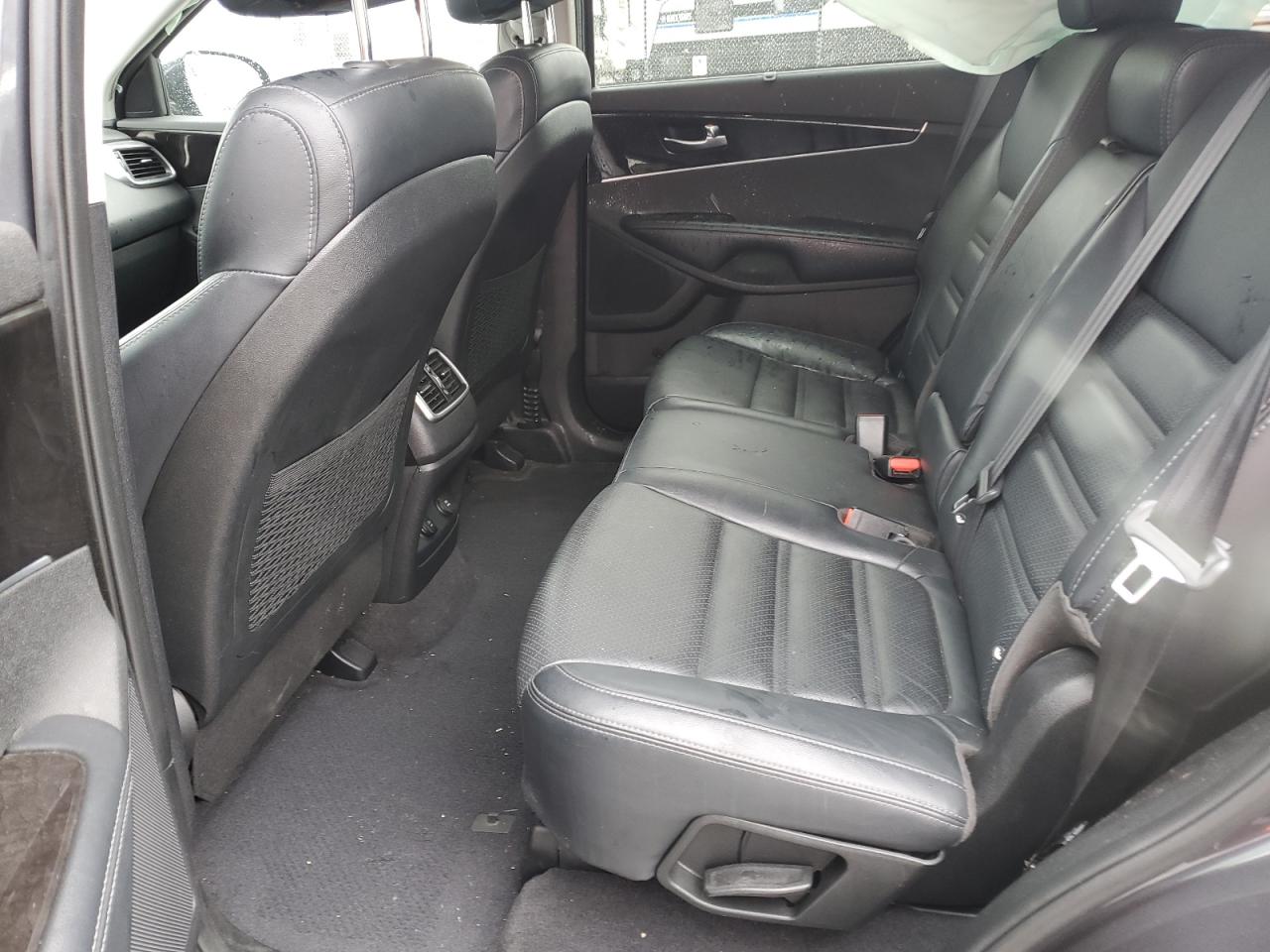 2017 Kia Sorento - Image 12