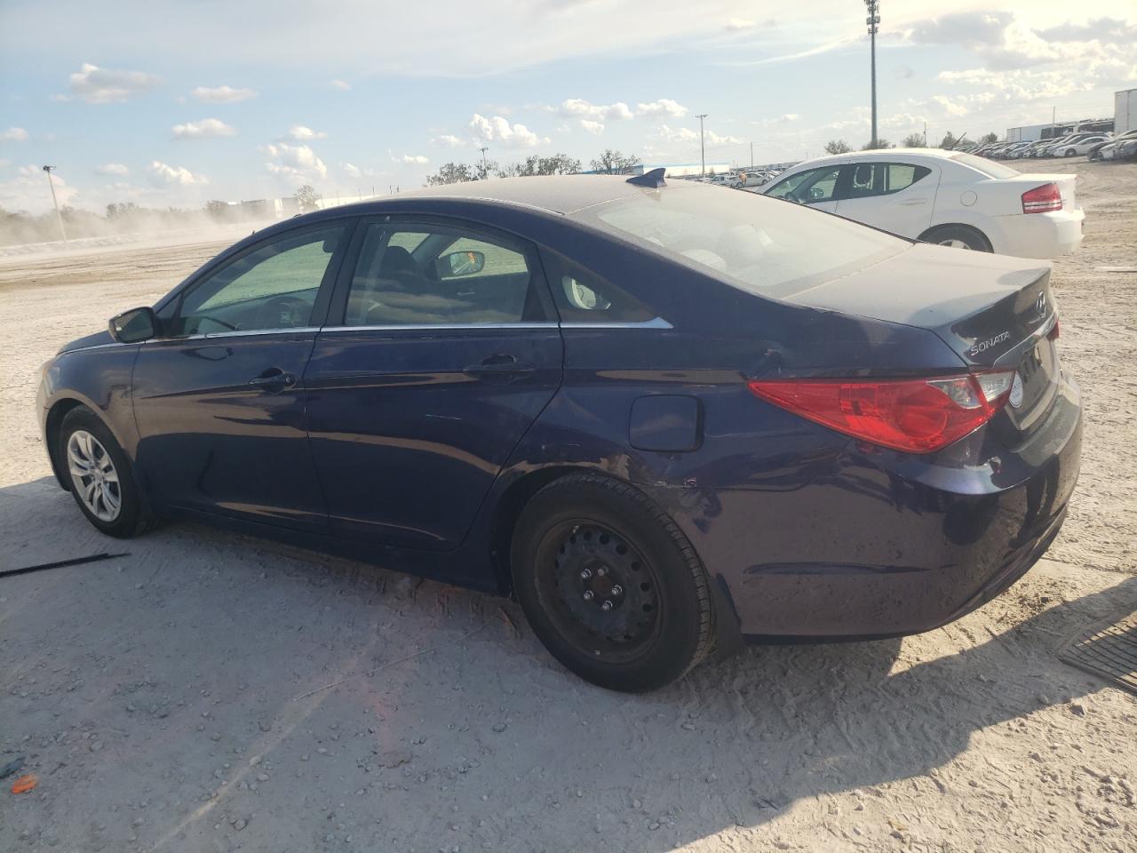 2012 Hyundai Sonata - Image 2