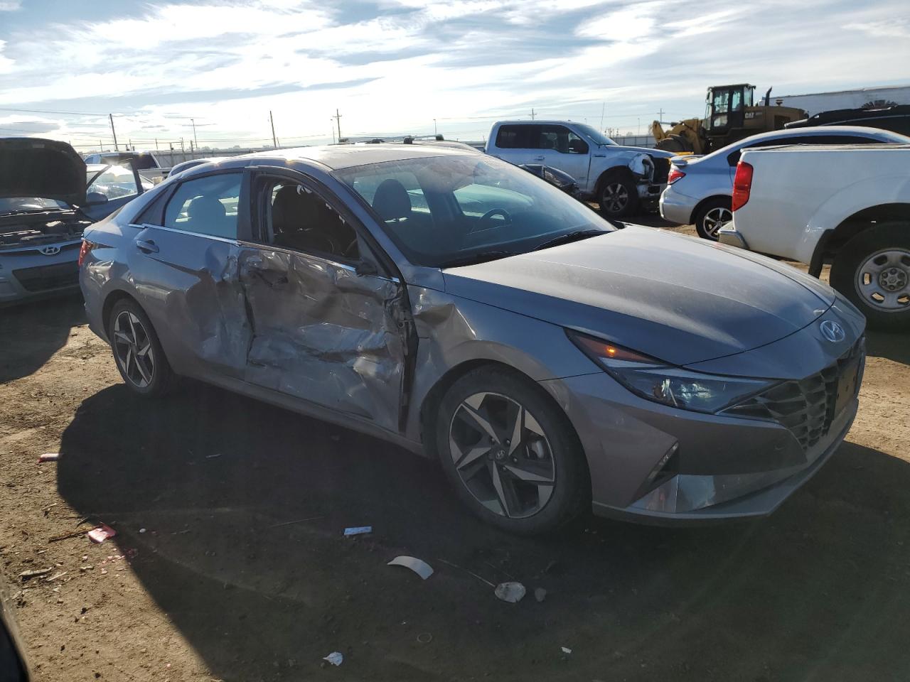 2022 Hyundai Elantra - Image 4