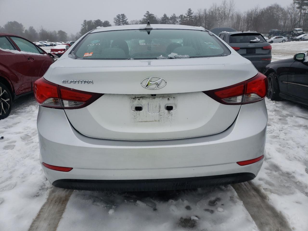 2015 Hyundai Elantra - Image 6